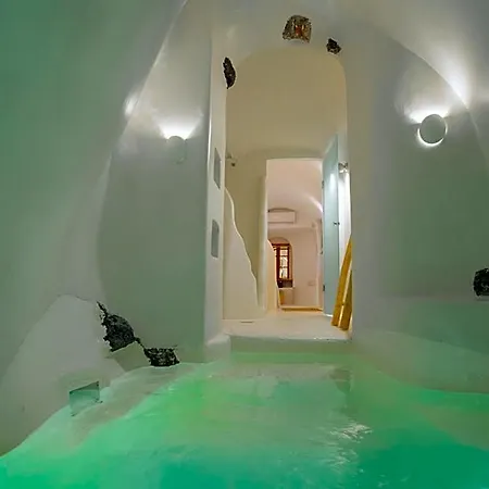 Nano Fira (Santorini)